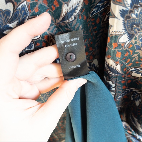 Lulu’s Floral Metallic Balloon Sleeve Shift Dress - Picture 8 of 8